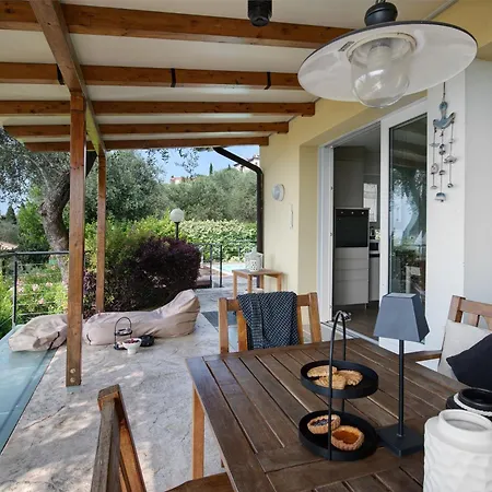Savi View And Pool Torri Del Benaco