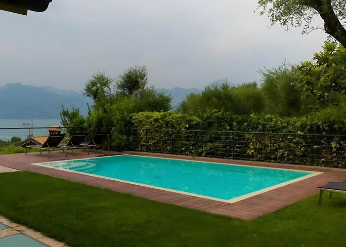 Savi View And Pool *