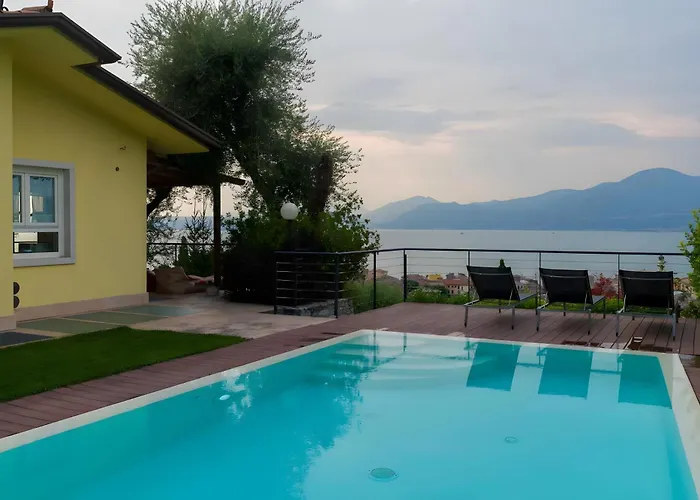 Savi View And Pool *