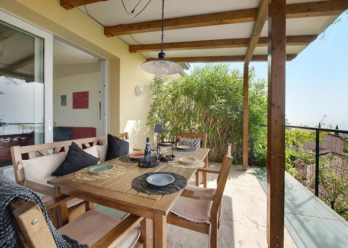 Savi View And Pool *