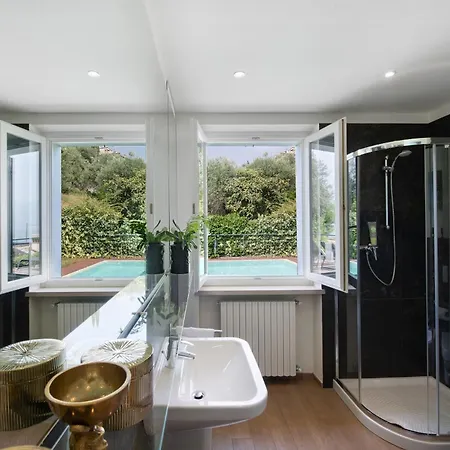 Savi View And Pool *