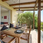 Savi View And Pool *